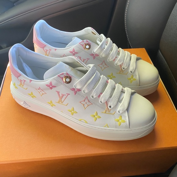 Louis Vuitton out of time sneaker size 9 France size 39 brand new - Picture 2 of 2